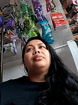 Snapshot of Alessandraa- chatting on October 1, 2025, 4:11 pm Alessandraa- online show from October 1, 2025, 4:11 pm