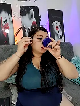 SafiroFer online show from November 14, 2025, 9:07 pm