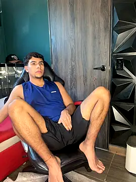 Snapshot of CHR58_ chatting on November 18, 2025, 6:44 pm CHR58 online show from November 18, 2025, 6:44 pm