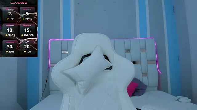 iamCharlotte19 online show from November 22, 2025, 8:51 pm