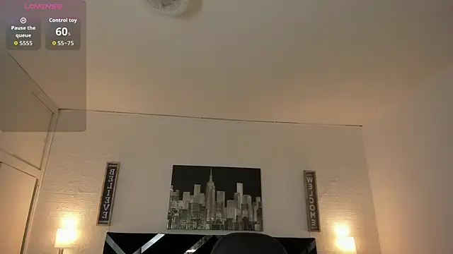 iamCharlotte19 online show from November 6, 2025, 2:43 pm