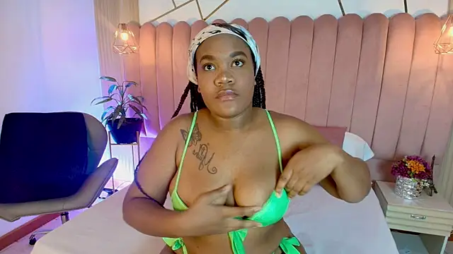 Snapshot of Chloee_Miller1 chatting on September 13, 2025, 12:49 pm Chloee Miller1 online show from September 13, 2025, 12:49 pm