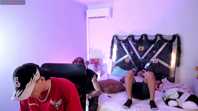 Handsomeboyss19 online show from December 16, 2025, 2:27 am