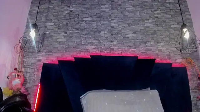 Emily Brown18 online show from April 16, 2026, 4:13 am