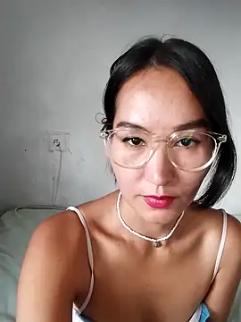 Snapshot of Luu-Lii777 chatting on October 20, 2025, 9:43 am Luu-Lii777 online show from October 20, 2025, 9:43 am