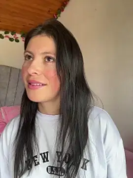 Mia salinass online show from December 17, 2025, 5:51 pm