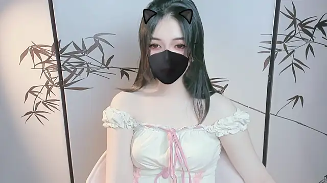 Snapshot of Sparkly_Candy chatting on November 13, 2025, 2:37 am Sparkly Candy online show from November 13, 2025, 2:37 am