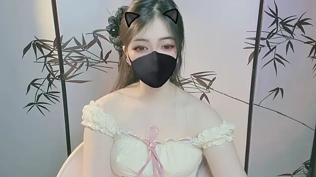 Snapshot of Sparkly_Candy chatting on October 19, 2025, 3:04 pm Sparkly Candy online show from October 19, 2025, 3:04 pm