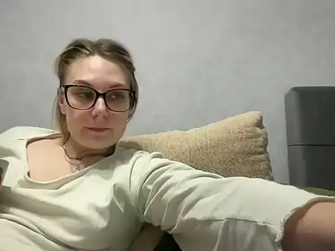 NikexPretty online show from March 1, 2026, 5:24 pm