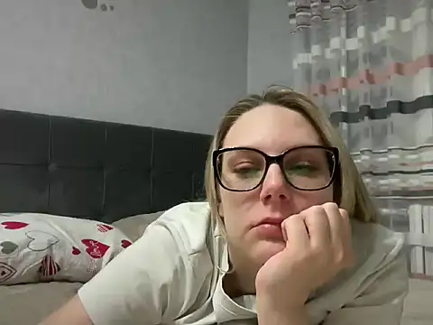 Snapshot of NikexPretty chatting on May 1, 2026, 9:42 pm NikexPretty online show from May 1, 2026, 9:42 pm