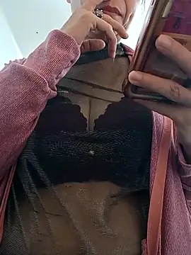 Snapshot of ShinnaBee chatting on October 31, 2025, 5:59 am ShinnaBee online show from October 31, 2025, 5:59 am