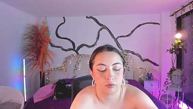 SarahCastro1  online show from October 13, 2025, 4:14 am