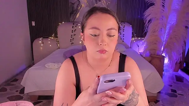 Snapshot of SarahCastro1_ chatting on March 25, 2026, 4:34 am SarahCastro1 online show from March 25, 2026, 4:34 am