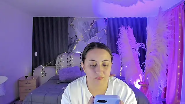 Snapshot of SarahCastro1_ chatting on April 2, 2026, 4:19 am SarahCastro1 online show from April 2, 2026, 4:19 am