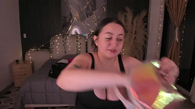 Snapshot of SarahCastro1_ chatting on April 3, 2026, 3:35 am SarahCastro1 online show from April 3, 2026, 3:35 am