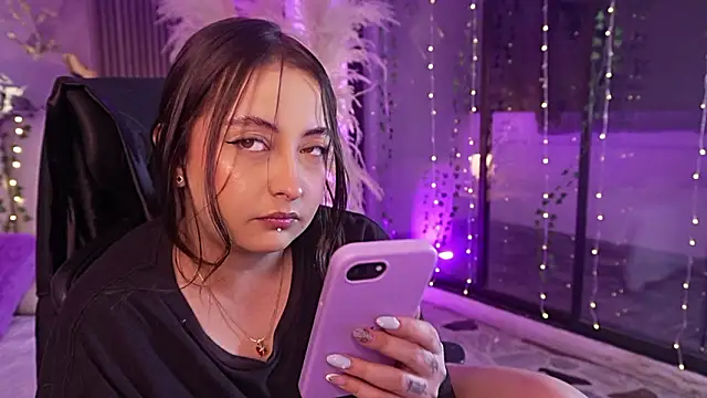 Snapshot of SarahCastro1_ chatting on March 2, 2026, 5:08 am SarahCastro1 online show from March 2, 2026, 5:08 am