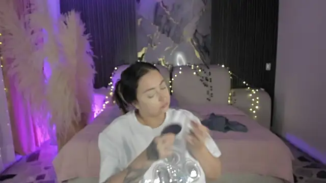 Snapshot of SarahCastro1_ chatting on March 29, 2026, 5:09 am SarahCastro1 online show from March 29, 2026, 5:09 am