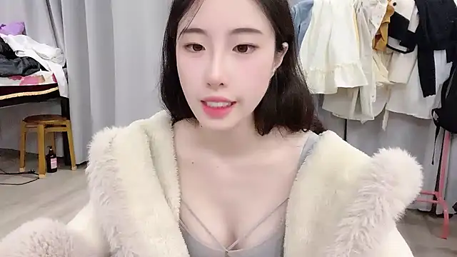 Freya7777 online show from October 12, 2025, 1:45 pm