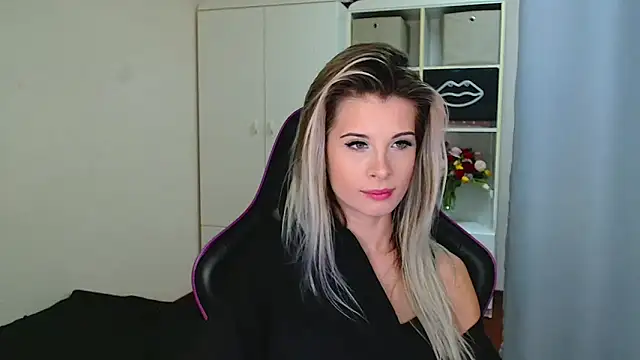 Snapshot of KristineGlow chatting on January 7, 2026, 7:13 am KristineGlow online show from January 7, 2026, 7:13 am