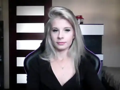 Snapshot of KristineGlow chatting on September 9, 2025, 6:12 am KristineGlow online show from September 9, 2025, 6:12 am