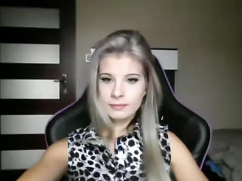 Snapshot of KristineGlow chatting on September 16, 2025, 6:14 am KristineGlow online show from September 16, 2025, 6:14 am