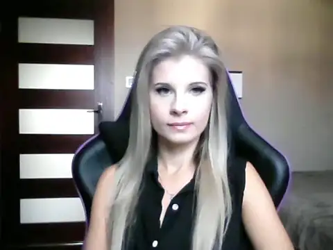 Snapshot of KristineGlow chatting on September 17, 2025, 6:15 am KristineGlow online show from September 17, 2025, 6:15 am