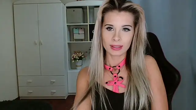 Snapshot of KristineGlow chatting on November 28, 2025, 7:25 pm KristineGlow online show from November 28, 2025, 7:25 pm