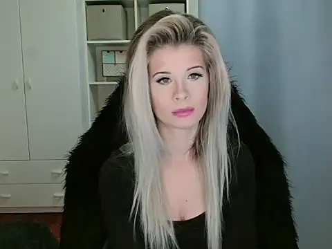 Snapshot of KristineGlow chatting on November 21, 2025, 7:07 am KristineGlow online show from November 21, 2025, 7:07 am