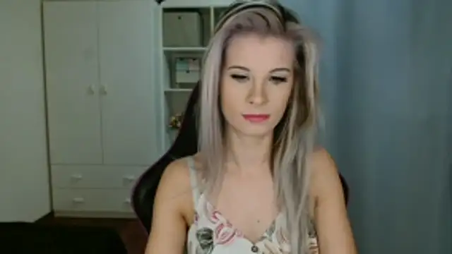 Snapshot of KristineGlow chatting on January 15, 2026, 7:23 am KristineGlow online show from January 15, 2026, 7:23 am