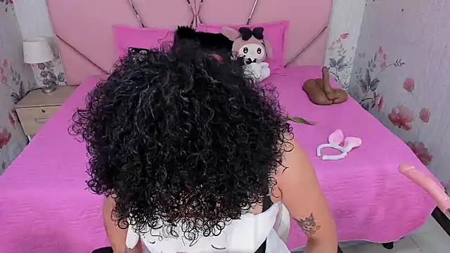 Snapshot of SafiroAgataaa chatting on December 21, 2025, 4:03 am SafiroAgataaa online show from December 21, 2025, 4:03 am