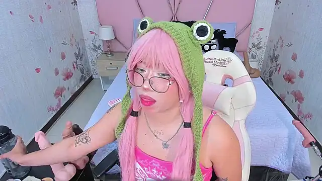 Snapshot of SafiroAgataaa chatting on November 25, 2025, 2:01 am SafiroAgataaa online show from November 25, 2025, 2:01 am