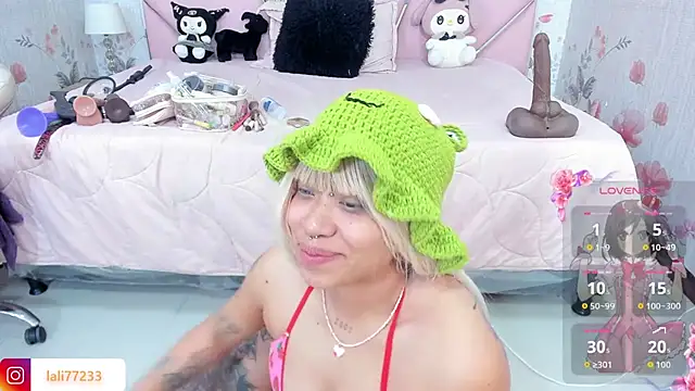 SafiroAgataaa online show from May 14, 2026, 2:41 am