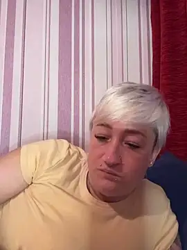 Snapshot of Rozendefotz chatting on May 16, 2026, 2:10 am Rozendefotz online show from May 16, 2026, 2:10 am