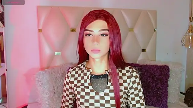 Snapshot of Daphnne_Foxx chatting on October 6, 2025, 8:20 pm Daphnne Foxx online show from October 6, 2025, 8:20 pm