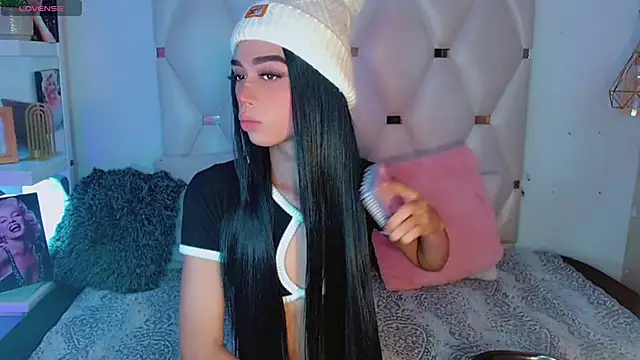 Snapshot of Daphnne_Foxx chatting on September 24, 2025, 8:26 pm Daphnne Foxx online show from September 24, 2025, 8:26 pm