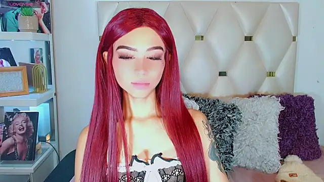 Snapshot of Daphnne_Foxx chatting on October 8, 2025, 8:09 pm Daphnne Foxx online show from October 8, 2025, 8:09 pm