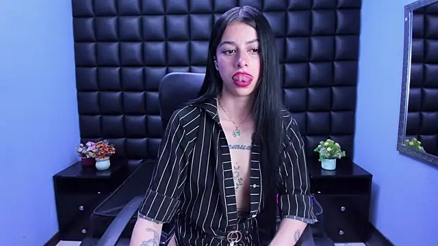 Dulce Miaa  online show from March 21, 2026, 6:01 pm