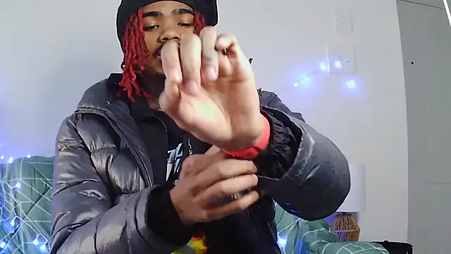 Snapshot of risktakinndolo chatting on November 17, 2025, 8:35 pm risktakinndolo online show from November 17, 2025, 8:35 pm