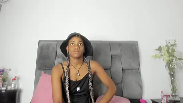 Snapshot of TiinkerBell_ chatting on September 27, 2025, 12:44 pm TiinkerBell online show from September 27, 2025, 12:44 pm