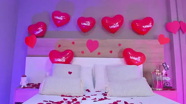 Snapshot of MiaTaylorSweet chatting on February 14, 2026, 1:00 pm MiaTaylorSweet online show from February 14, 2026, 1:00 pm