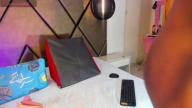 PenelopeGuzman   online show from February 17, 2026, 6:05 pm