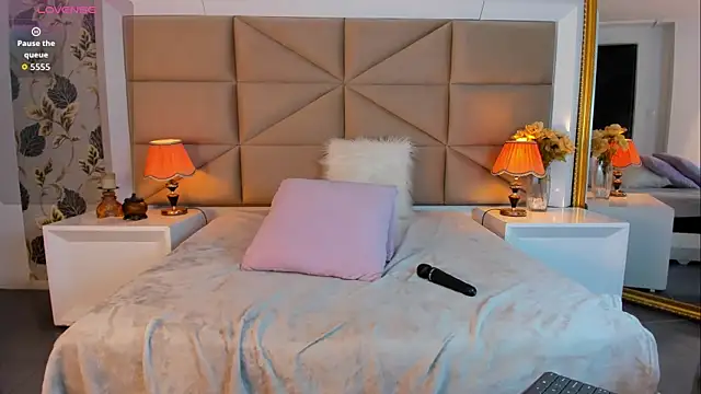 VeraGarnier online show from November 13, 2025, 3:38 pm