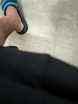 bigdick lickingexpert08 online show from April 25, 2026, 7:11 pm