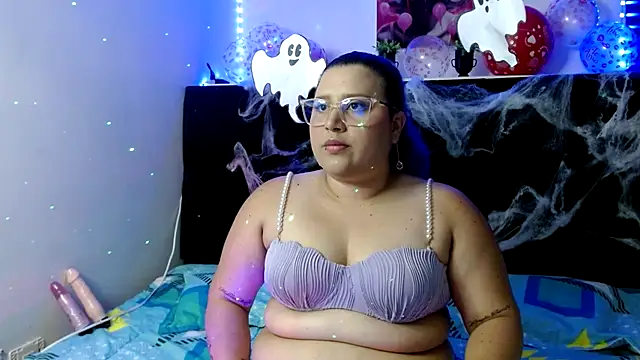 Snapshot of EmmaTower chatting on October 8, 2025, 7:03 pm EmmaTower online show from October 8, 2025, 7:03 pm