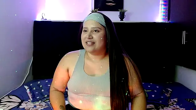 Snapshot of EmmaTower chatting on September 19, 2025, 12:03 am EmmaTower online show from September 19, 2025, 12:03 am