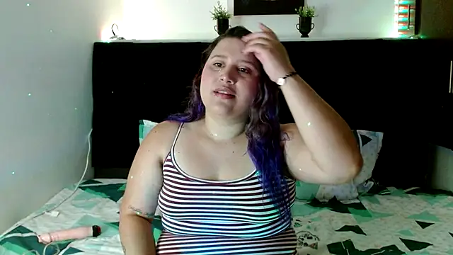 Snapshot of EmmaTower chatting on September 13, 2025, 1:33 pm EmmaTower online show from September 13, 2025, 1:33 pm