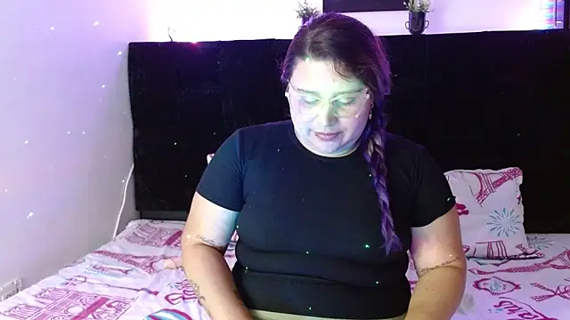 Snapshot of EmmaTower chatting on September 15, 2025, 7:36 pm EmmaTower online show from September 15, 2025, 7:36 pm
