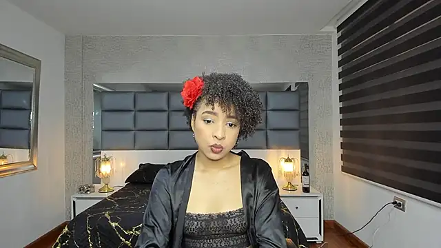 Lucia jane online show from November 26, 2025, 7:47 pm