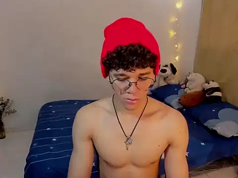 Tom Blues online show from November 5, 2025, 1:03 pm