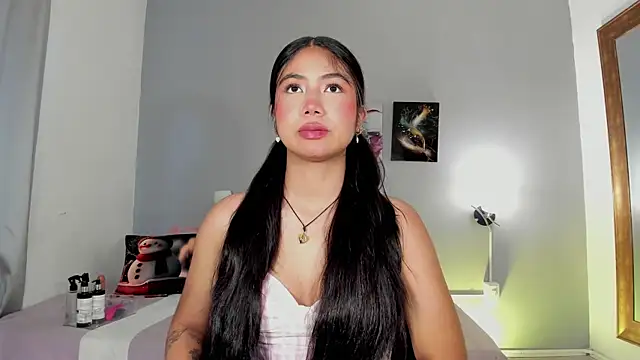 KimTayloor1 online show from November 20, 2025, 7:36 pm